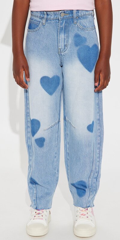 Svetlomodré detské džínsy s motívom srdiečok