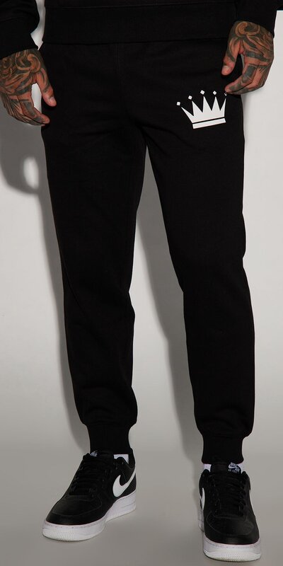 Čierne jogger tepláky s nápisom King