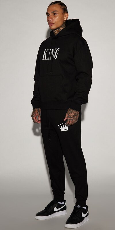 Čierne jogger tepláky s nápisom King