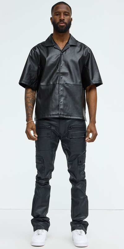 Čierna košeľa z umelej kože s krátkym rukávom