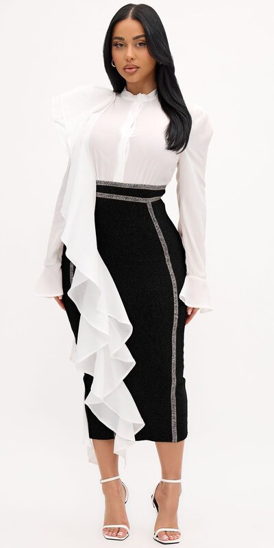 Čierno-biele midi šaty s volánovým lemom