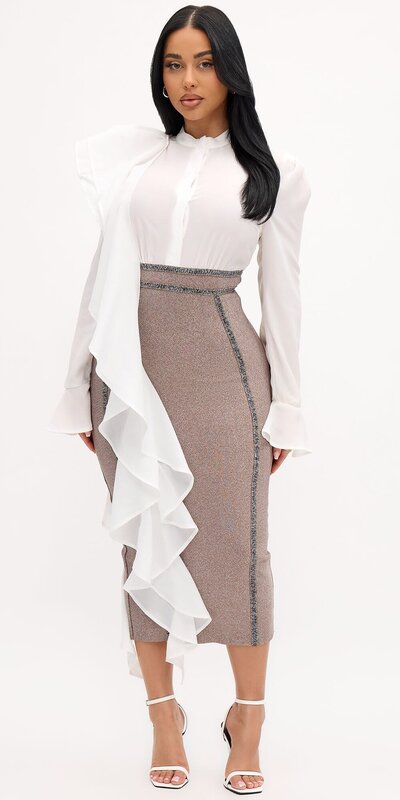 Hnedé midi šaty s volánovým lemom