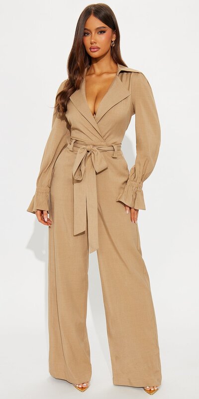 Khaki overal s viazaním v páse a širokými nohavicami