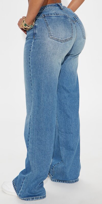 Modré široké džínsy s klasickým strihom
