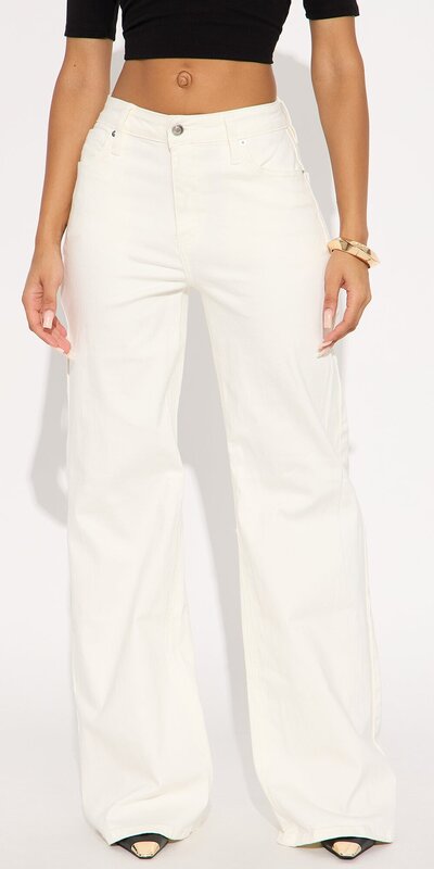 Krémové rozšírené džínsy s vysokým pásom