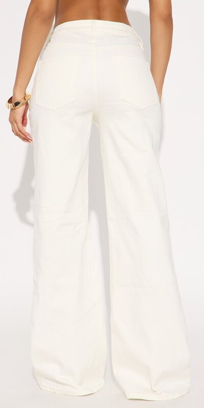 Krémové rozšírené džínsy s vysokým pásom