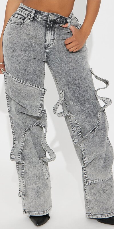 Sivé rovné džínsy so zapínaním na cvoky