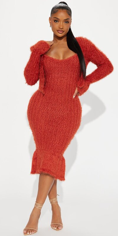 Hrdzavé úpletové maxi šaty s bolerom a volánovým lemom