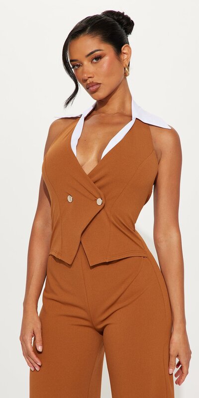 Mocha overal so širokými nohavicami a otvoreným chrbtom