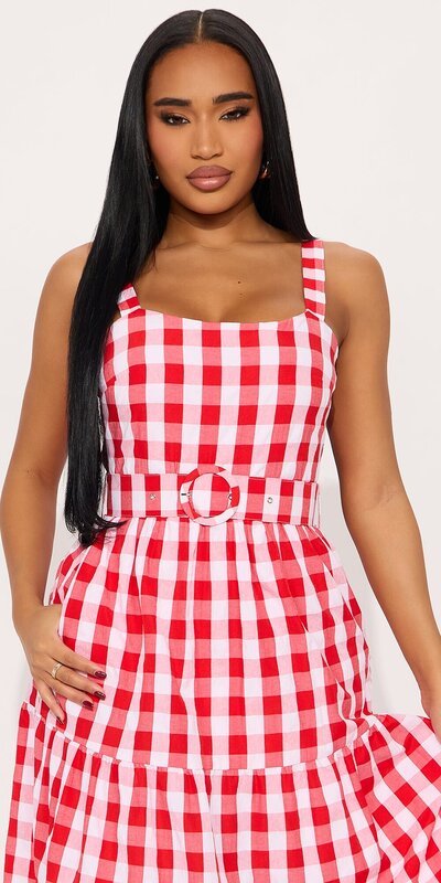 Červeno-biele kockované maxi šaty s opaskom a volánmi
