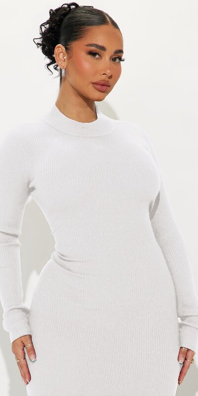 Biele pletené maxi šaty s rozparkom a rolákovým výstrihom