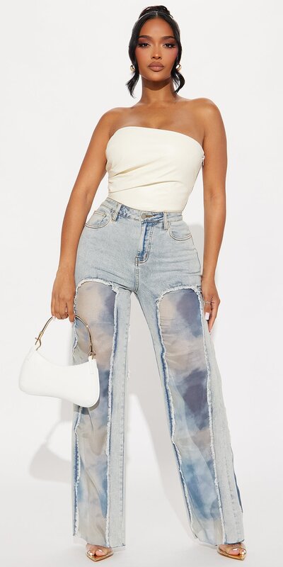 Svetlomodré batikované džínsy so širokými nohavicami a vysokým pásom