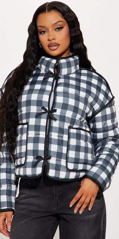 Čierno-biela prešívaná károvaná bunda s podšívkou