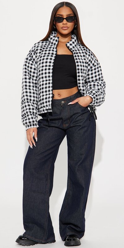 Čierno-biela prešívaná károvaná bunda s golierom