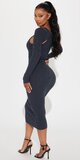 Tmavosivé pletené midi šaty s odhalenými ramenami