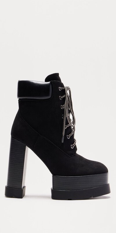 Čierne šnurovacie členkové čižmy na vysokej platforme