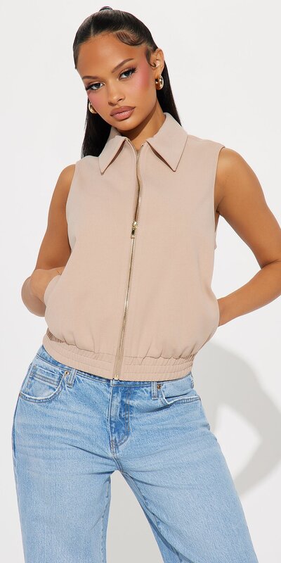 Béžová elegantná vesta so zipsom a golierom