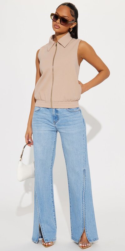 Béžová elegantná vesta so zipsom a golierom