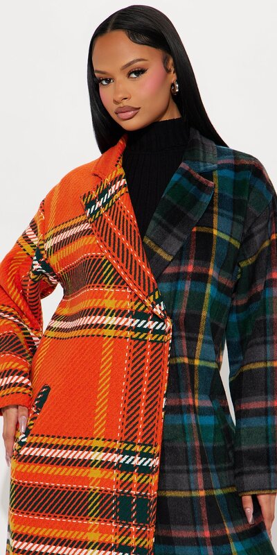 Dlhý károvaný trenčkot v viacfarebnom prevedení