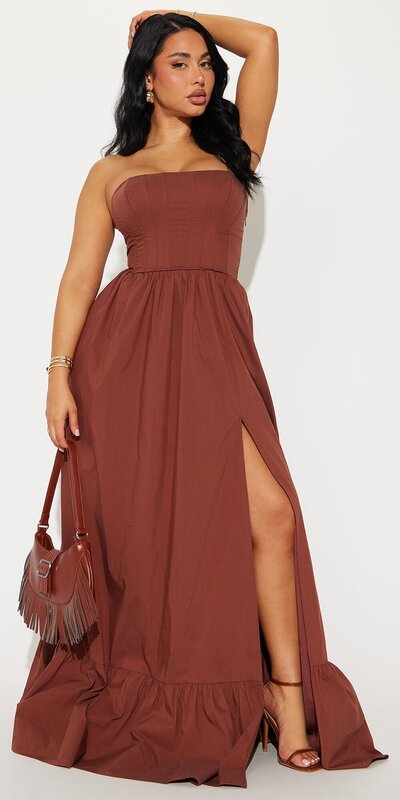 Hnedé popelinové maxi šaty s korzetovým pásom a viazaním na chrbte