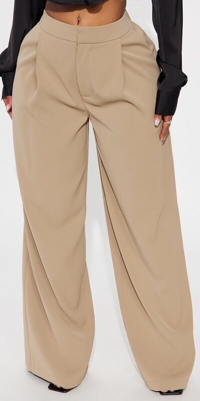 Béžové nohavice so širokými nohavicami a záhybmi vpredu