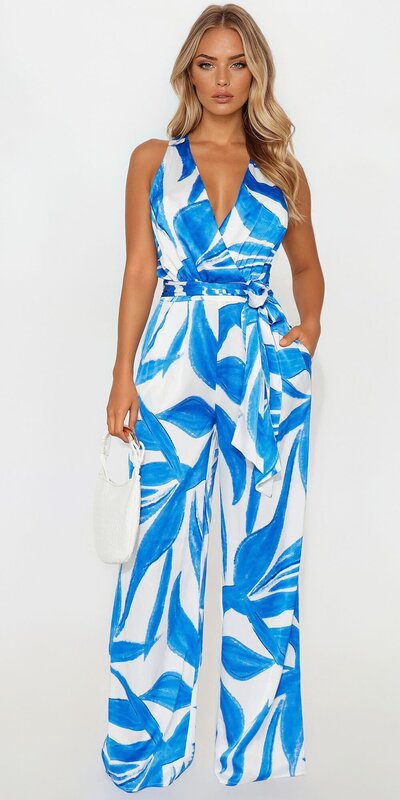 Saténový overal s viazaním v páse v modrom vzorovanom prevedení