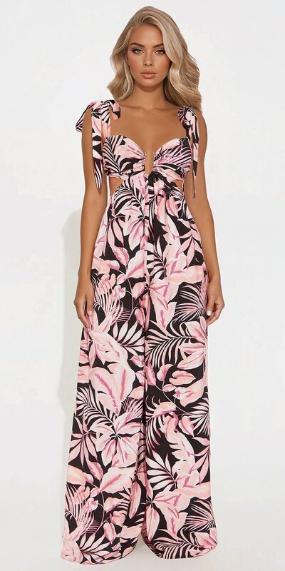 Letný overal s viazaním na ramenách a tropickým vzorom v čiernej farbe