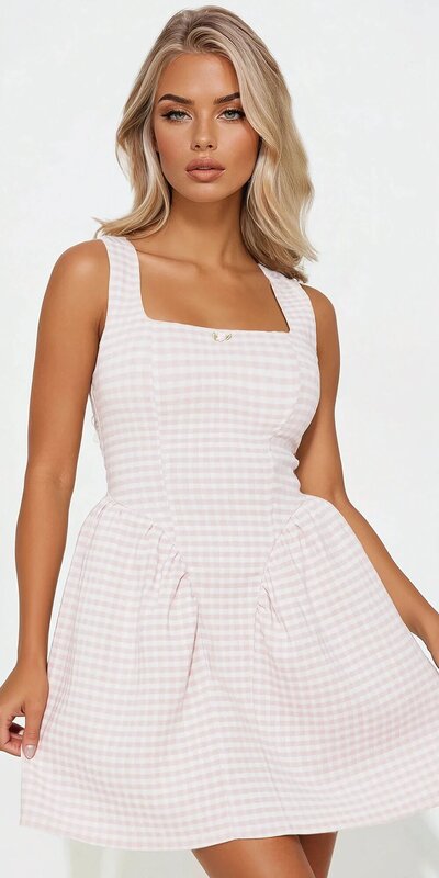 Ružové kockované mini šaty so štvorcovým výstrihom a kvetinovým detailom