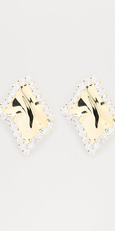 Zlaté visiace náušnice s krištáľovými detailmi