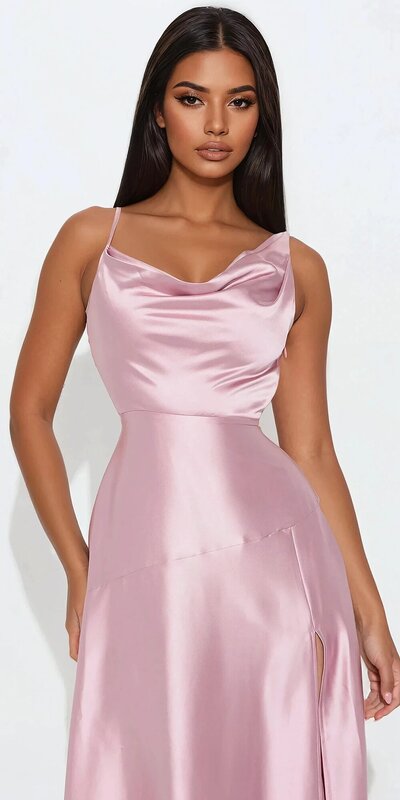 Saténové maxi šaty v odtieni mauve s asymetrickým výstrihom