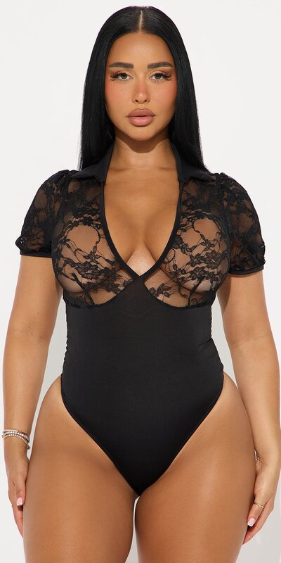 Čipkované body s krátkym rukávom v čiernej farbe