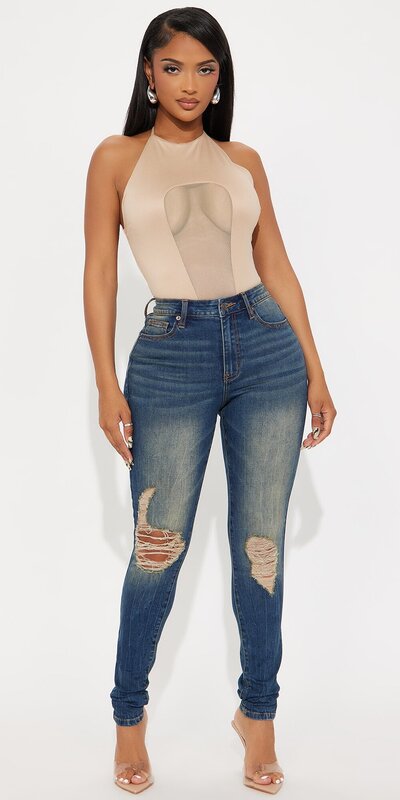 Telové sieťované body so zaväzovaním okolo krku