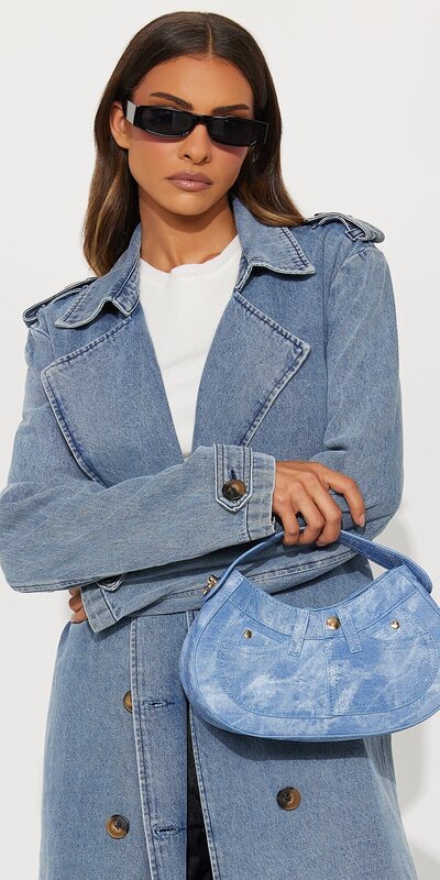 Ramenná kabelka z rifľoviny s čiernymi koženými detailmi