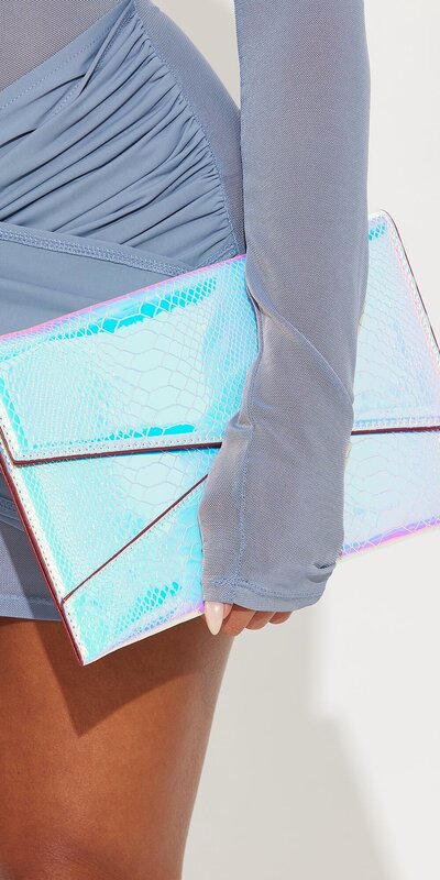 Dámska listová kabelka s duhovým lakovaným efektom