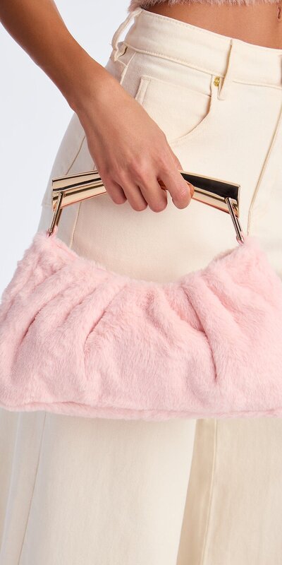 Satchel kabelka s ružovým kožušinovým povrchom