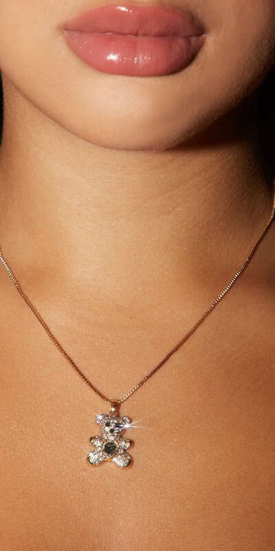 Zlatý náhrdelník s medvedíkovým príveskom a srdiečkovým detailom