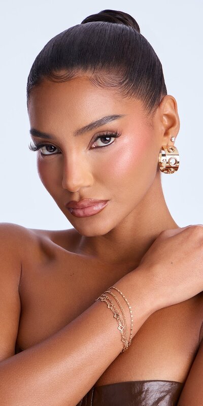 Zlatá 4-dielna súprava náramkov s jemným ďatelinovým motívom