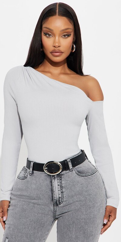 Šedé off-shoulder body s dlhými rukávmi