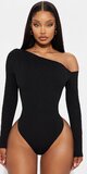 Čierne off-shoulder body s dlhými rukávmi