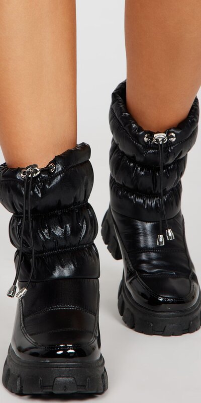 Členkové čižmičky s kovovou špičkou v čiernej farbe