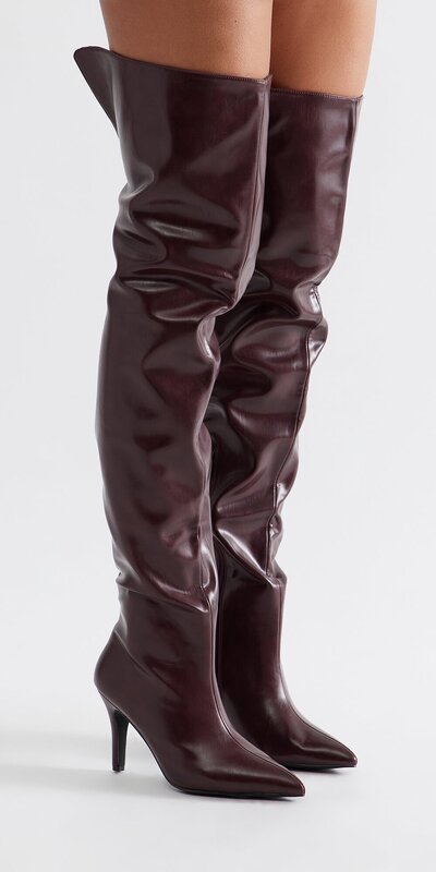 Bordové vysoké čižmy nad kolená s elegantnou špičkou