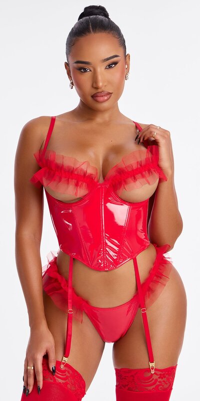 Korzetový set s lesklým vinylovým efektom v červenej farbe