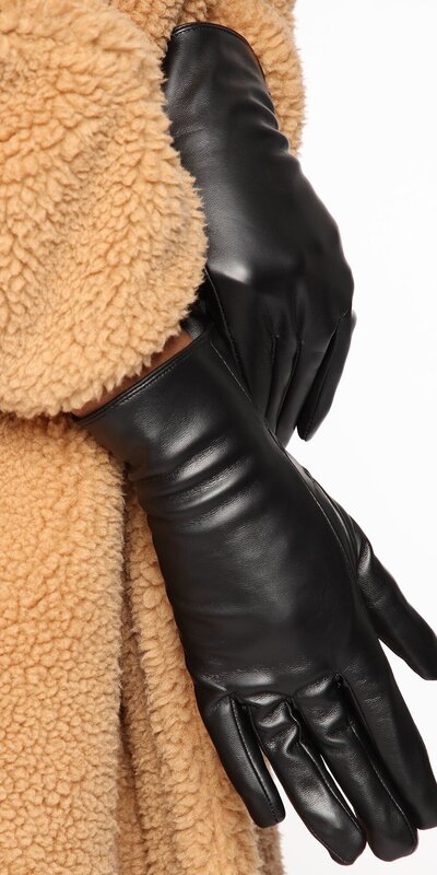 Čierne rukavice s elastickým detailom z umelej kože Čierna