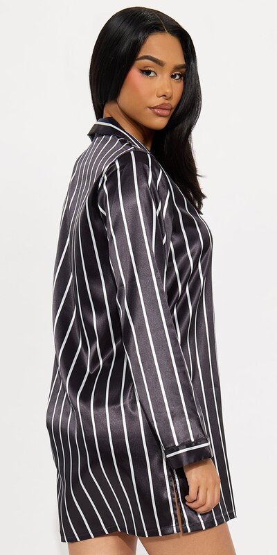 Čierno-biela saténová nočná košeľa s dlhým rukávom