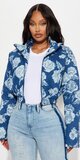 Krátka denim puffer bunda s ružovou potlačou v modrej farbe