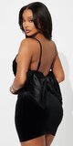 Zamatové mini šaty s mašľou a otvoreným chrbtom v čiernej farbe