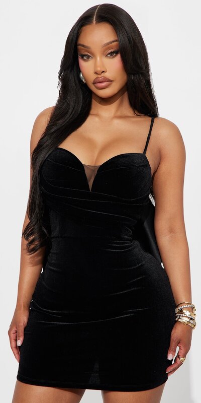 Zamatové mini šaty s mašľou a otvoreným chrbtom v čiernej farbe