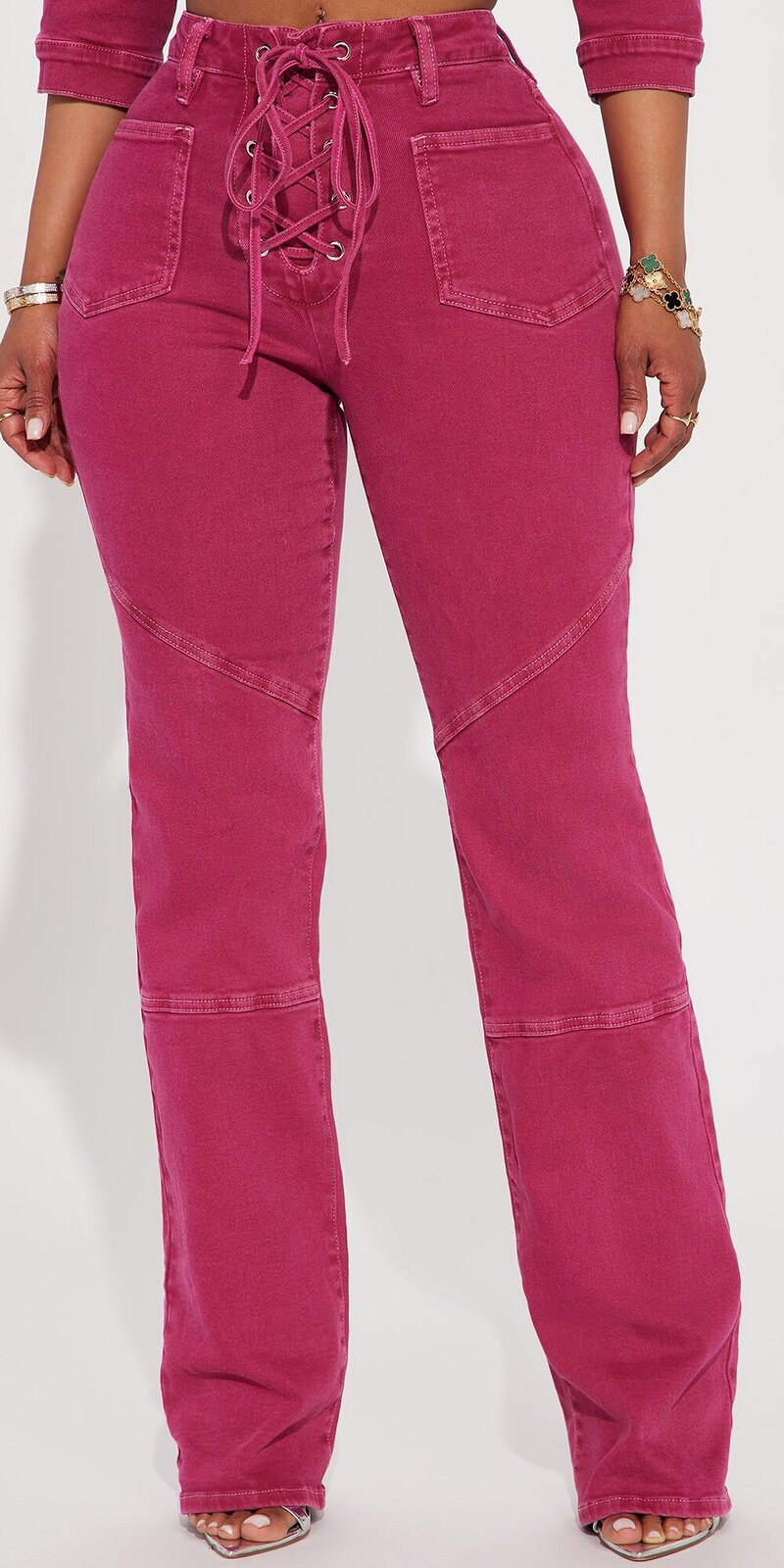 Ružové rifle s rovnými nohavicami a šnurovaním