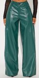 Výrazné nohavice s rozšírenými nohavicami z umelej kože v zelenej farbe