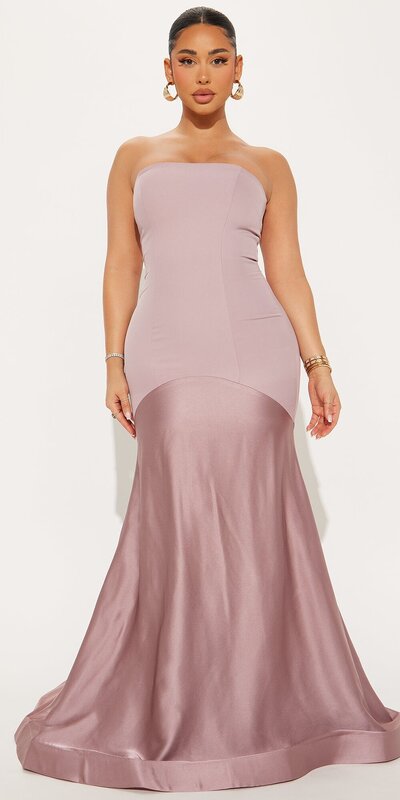 Bezramienkové maxi šaty s rovným výstrihom v ružovej farbe